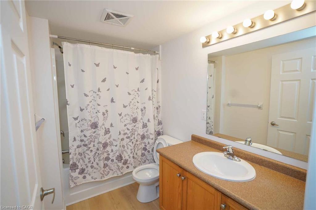106-39 Goodwin Drive, Guelph, ON - Indoor Photo Showing Bathroom