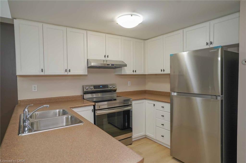 106-39 Goodwin Drive, Guelph, ON - Indoor Photo Showing Kitchen With Double Sink