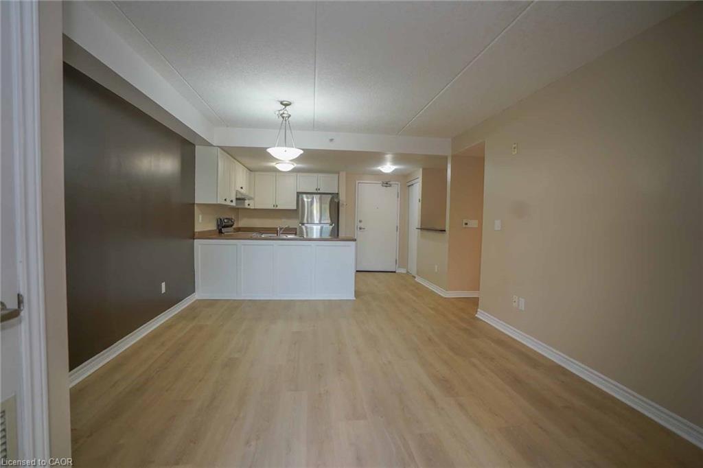 106-39 Goodwin Drive, Guelph, ON - Indoor Photo Showing Kitchen
