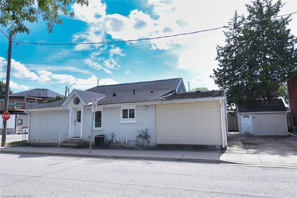 139 Chestnut Avenue, Brantford, ON - Outdoor