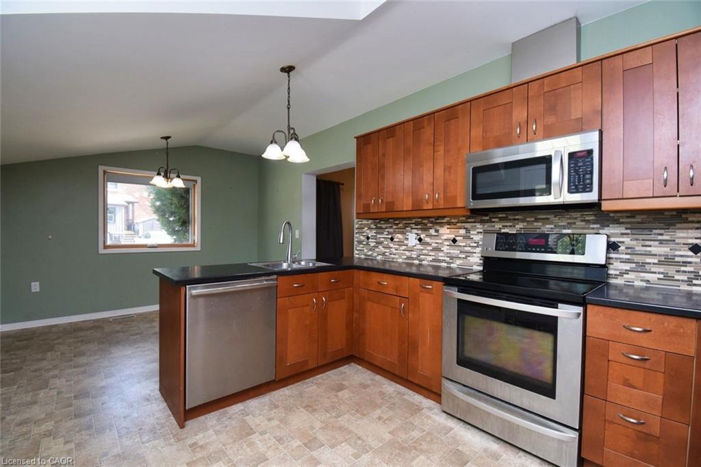 139 Chestnut Avenue, Brantford, ON - Indoor Photo Showing Kitchen
