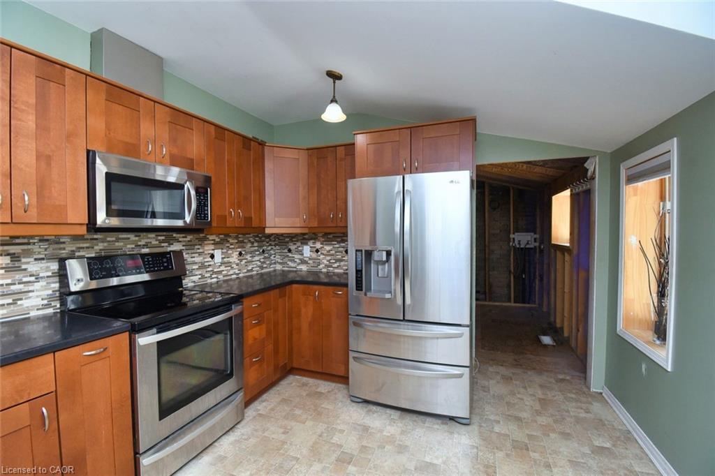 139 Chestnut Avenue, Brantford, ON - Indoor Photo Showing Kitchen