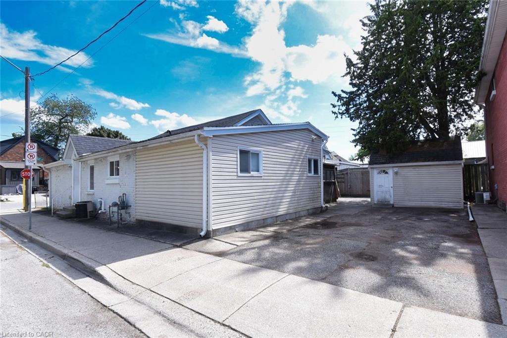 139 Chestnut Avenue, Brantford, ON - Outdoor