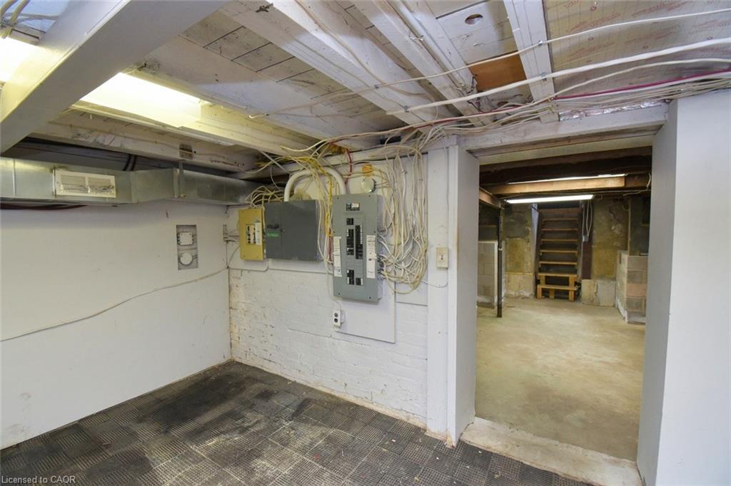 139 Chestnut Avenue, Brantford, ON - Indoor Photo Showing Basement