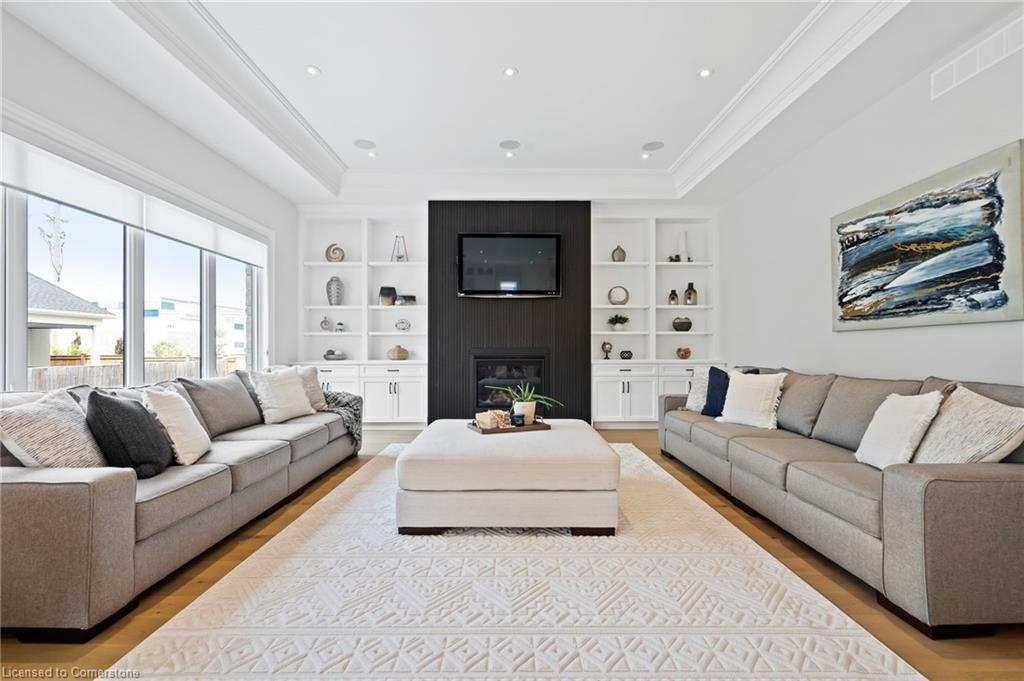 107 Millpond Road, Niagara-On-The-Lake, ON - Indoor Photo Showing Living Room With Fireplace