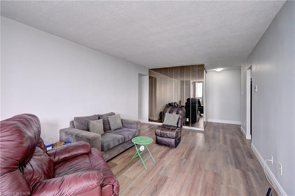 1502-375 King Street N, Waterloo, ON - Indoor Photo Showing Living Room