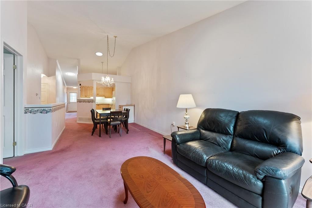 20-60 Rice Avenue, Hamilton, ON - Indoor Photo Showing Living Room