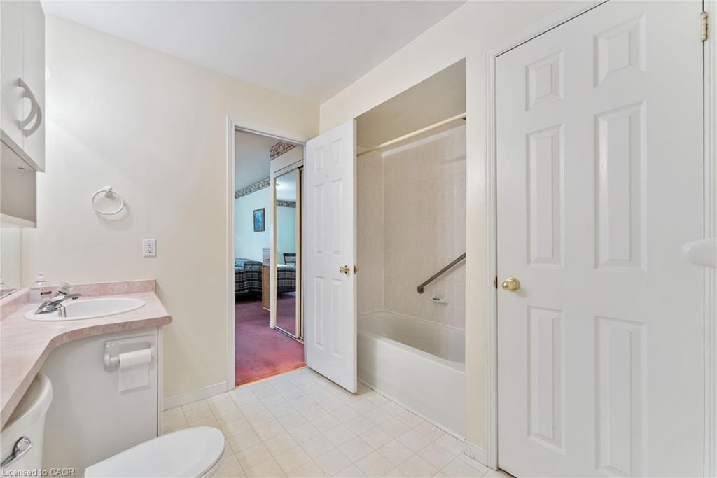 20-60 Rice Avenue, Hamilton, ON - Indoor Photo Showing Bathroom