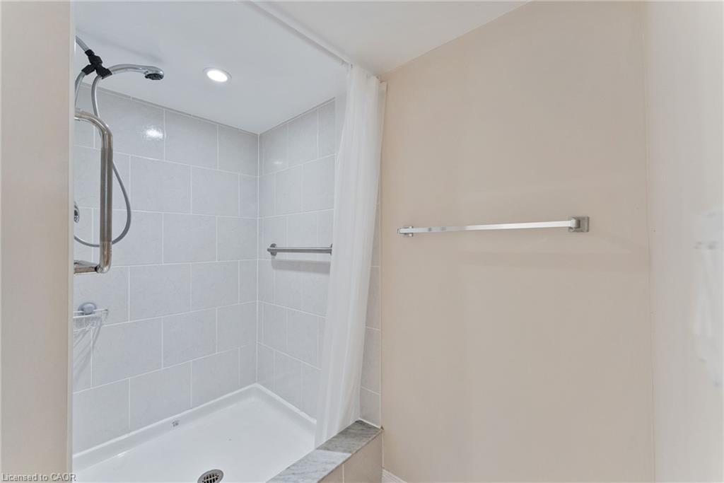 20-60 Rice Avenue, Hamilton, ON - Indoor Photo Showing Bathroom