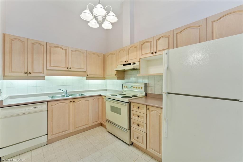 20-60 Rice Avenue, Hamilton, ON - Indoor Photo Showing Kitchen With Double Sink