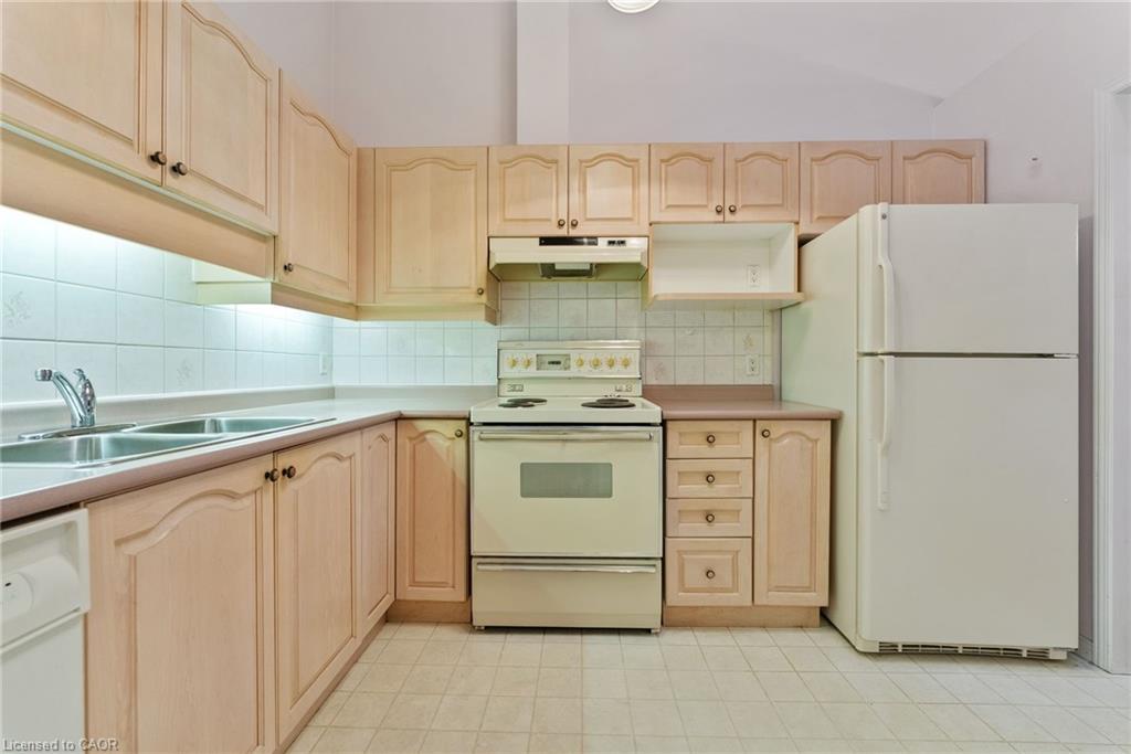 20-60 Rice Avenue, Hamilton, ON - Indoor Photo Showing Kitchen With Double Sink