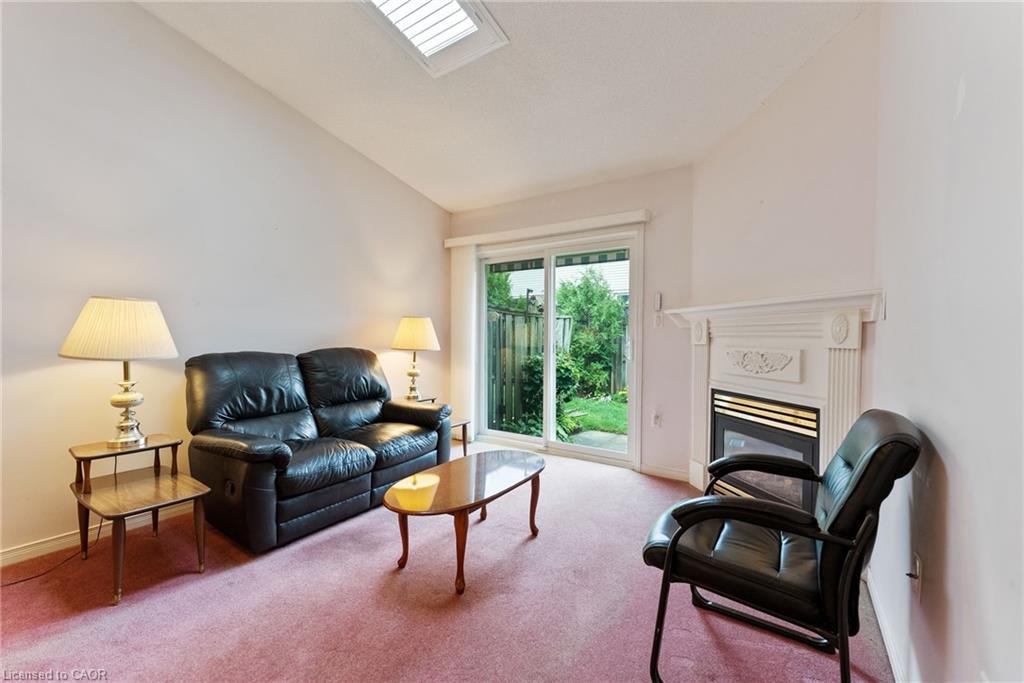 20-60 Rice Avenue, Hamilton, ON - Indoor Photo Showing Living Room