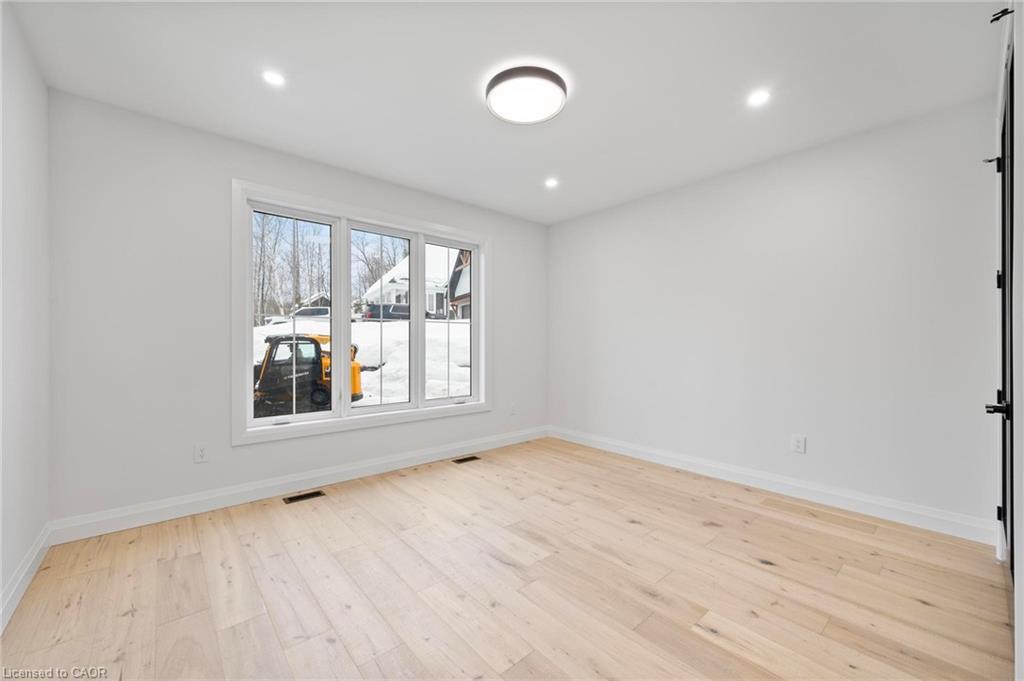 33 Glen Eagle Court, Huntsville, ON - Indoor Photo Showing Other Room