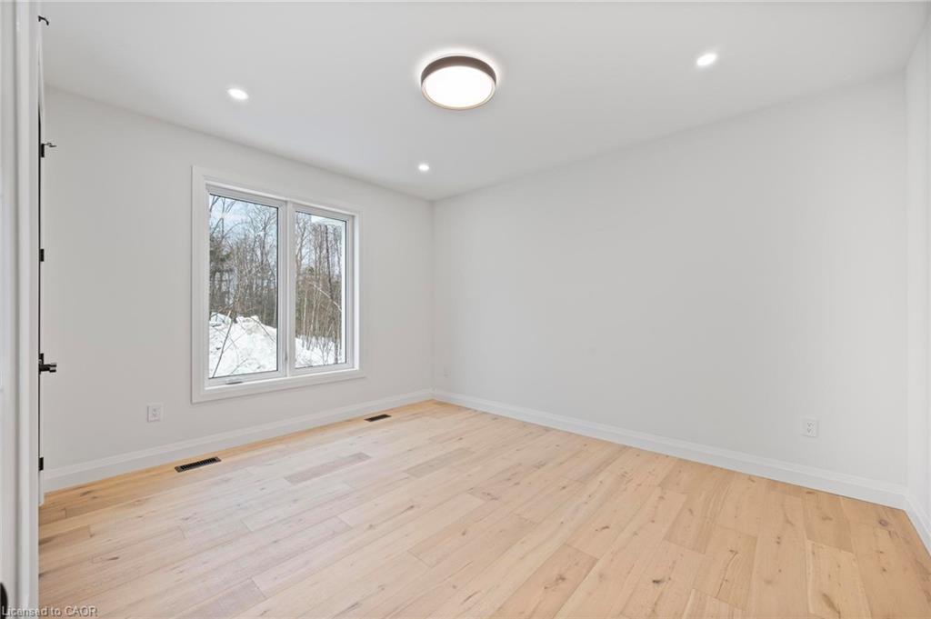 33 Glen Eagle Court, Huntsville, ON - Indoor Photo Showing Other Room