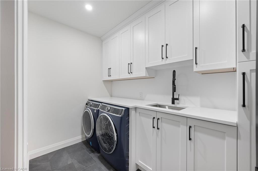 33 Glen Eagle Court, Huntsville, ON - Indoor Photo Showing Laundry Room