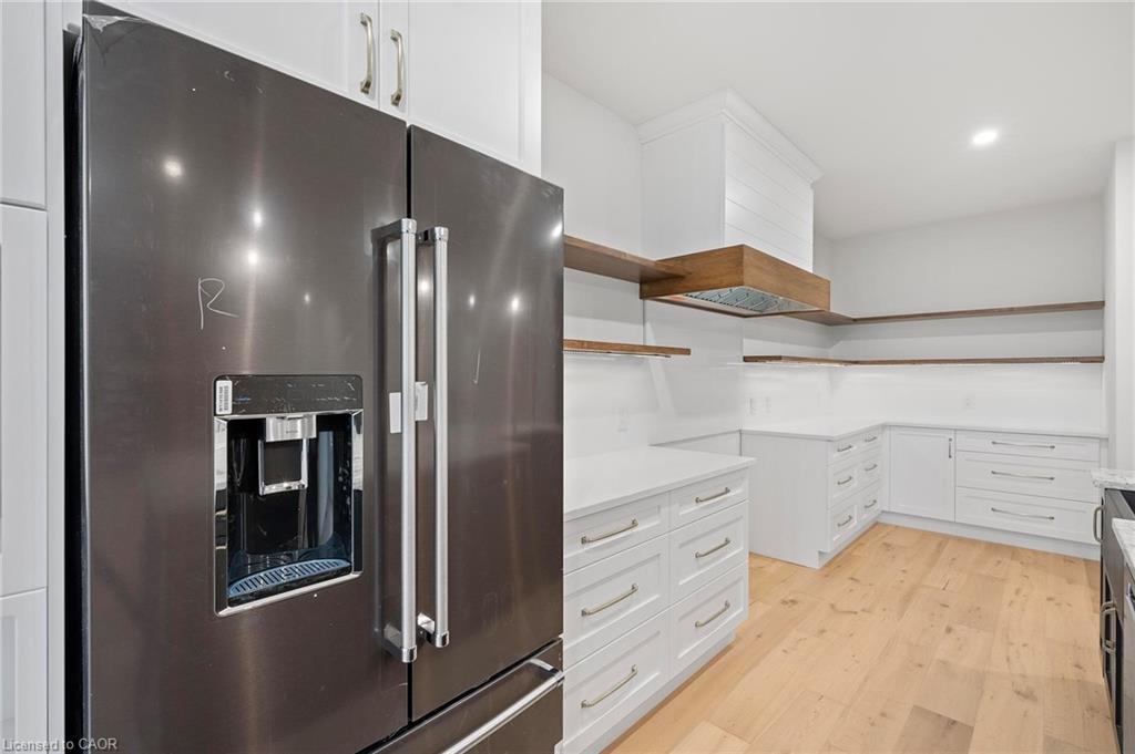 33 Glen Eagle Court, Huntsville, ON - Indoor Photo Showing Kitchen