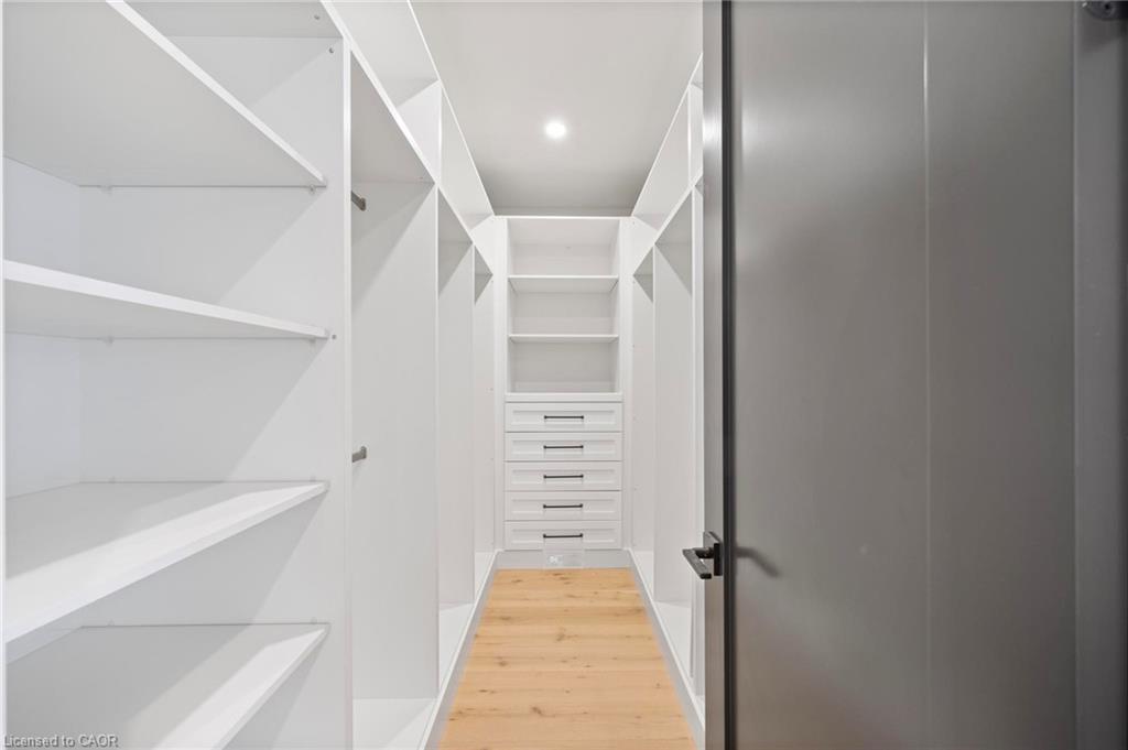 33 Glen Eagle Court, Huntsville, ON - Indoor With Storage