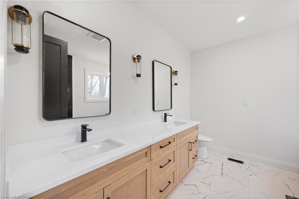 33 Glen Eagle Court, Huntsville, ON - Indoor Photo Showing Bathroom