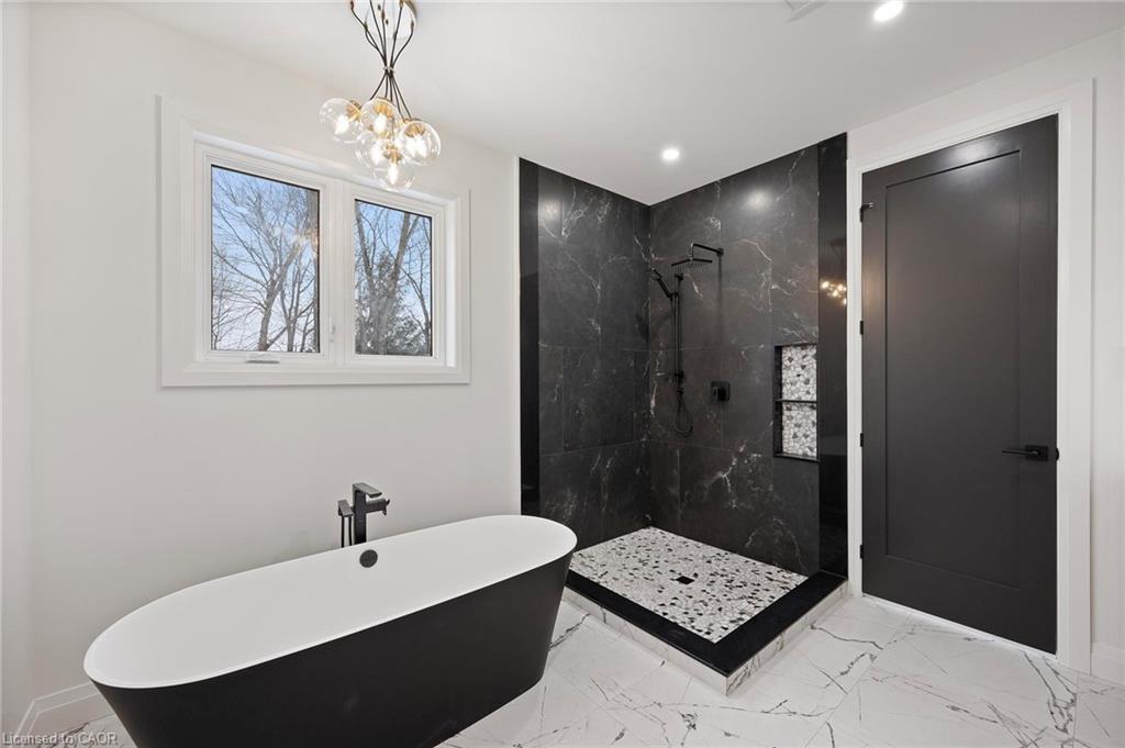 33 Glen Eagle Court, Huntsville, ON - Indoor Photo Showing Bathroom