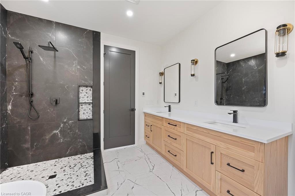33 Glen Eagle Court, Huntsville, ON - Indoor Photo Showing Bathroom