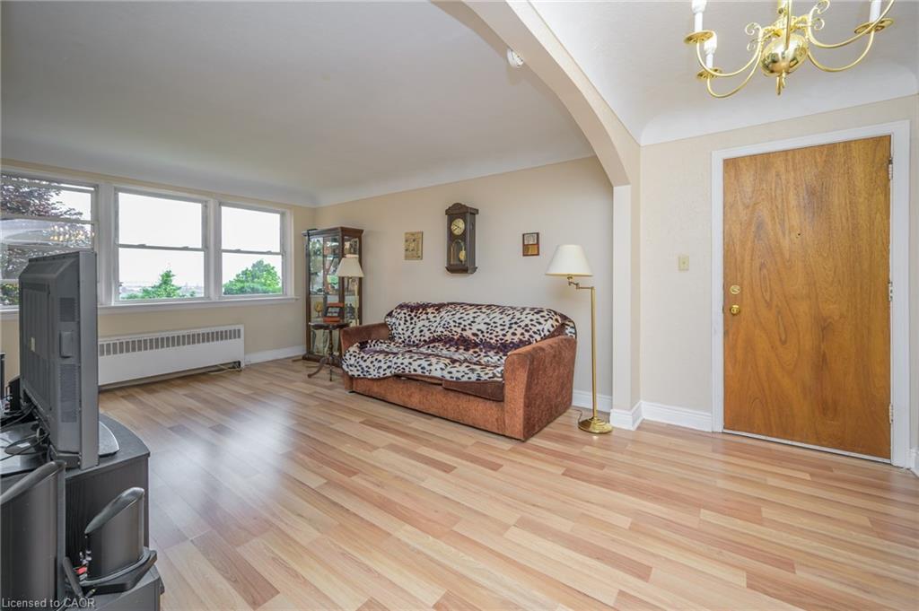 205C-5 East 36Th Street, Hamilton, ON - Indoor Photo Showing Bedroom