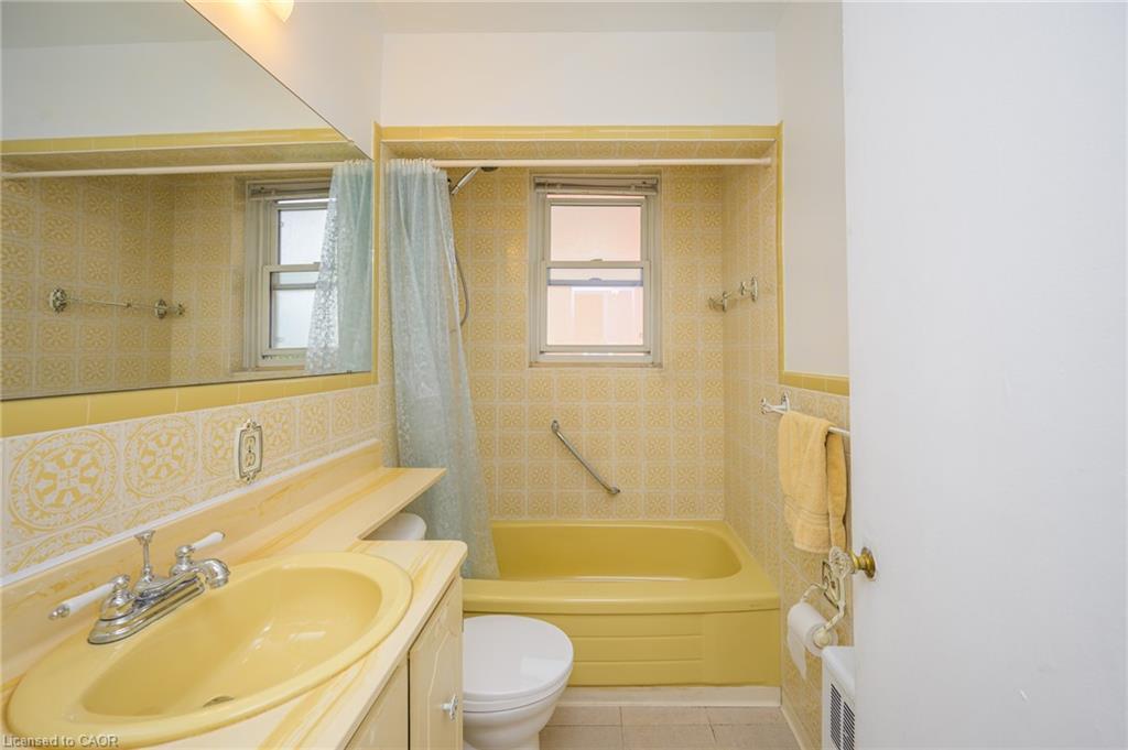 205C-5 East 36Th Street, Hamilton, ON - Indoor Photo Showing Bathroom