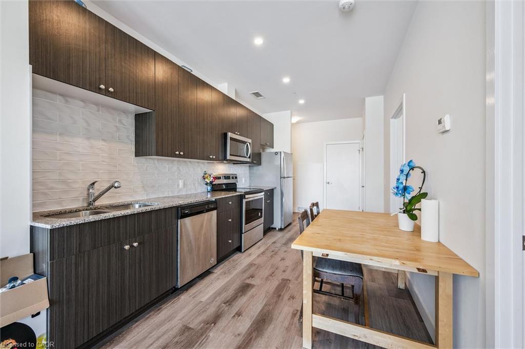 902-100 Garment Street, Kitchener, ON - Indoor Photo Showing Kitchen