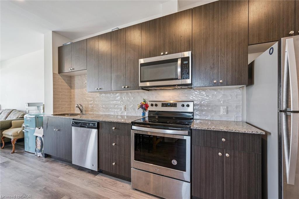902-100 Garment Street, Kitchener, ON - Indoor Photo Showing Kitchen