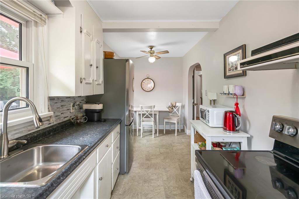15756 Niagara Parkway, Niagara-On-The-Lake, ON - Indoor Photo Showing Kitchen With Double Sink