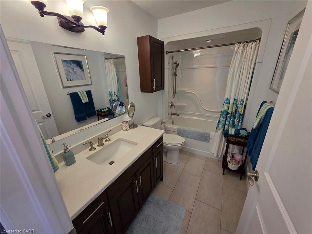 49 Bishop Reding Trail, Hamilton, ON - Indoor Photo Showing Bathroom