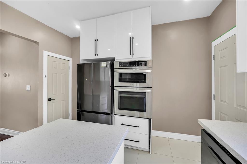 334 Cannon Street E, Hamilton, ON - Indoor Photo Showing Kitchen