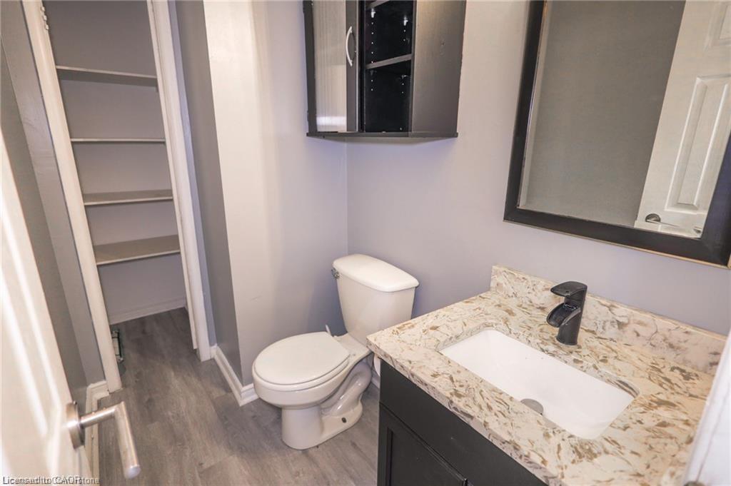 11 Perry Street, St. Catharines, ON - Indoor Photo Showing Bathroom