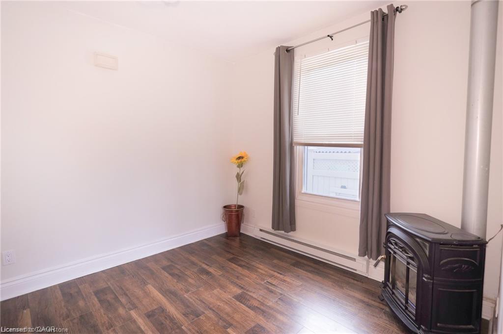11 Perry Street, St. Catharines, ON - Indoor Photo Showing Other Room