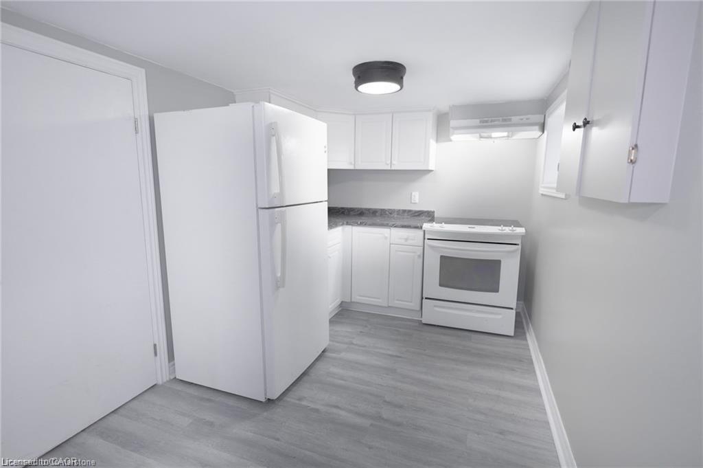 11 Perry Street, St. Catharines, ON - Indoor Photo Showing Kitchen