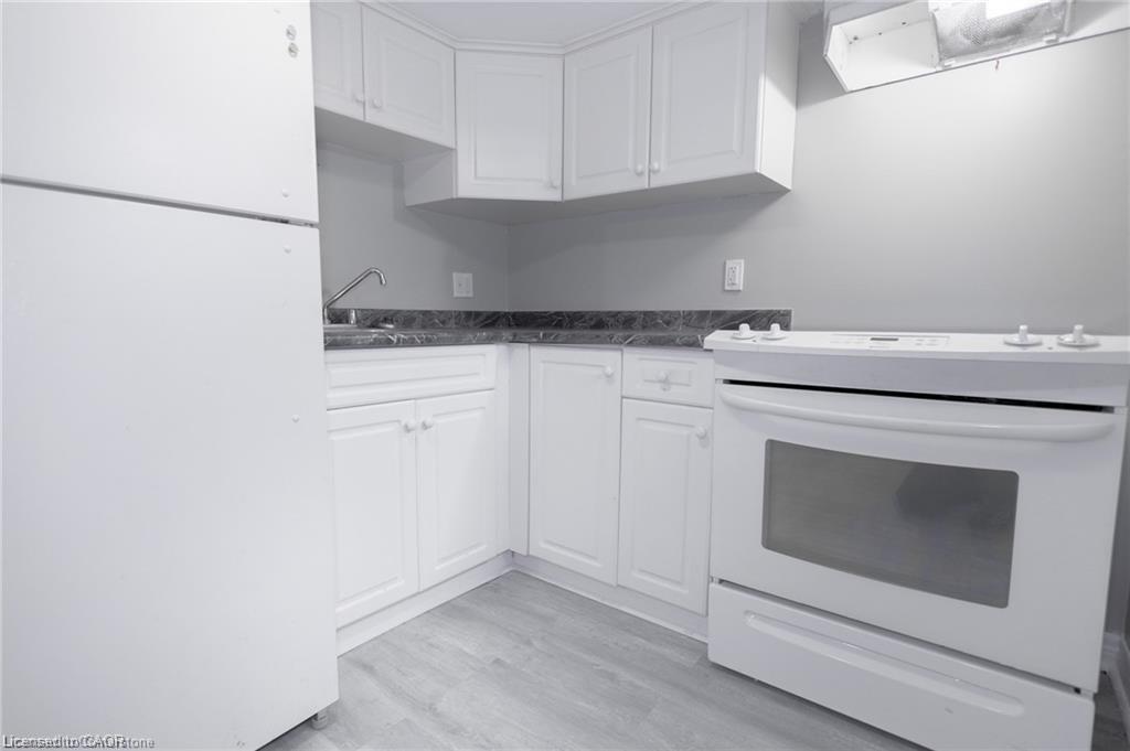 11 Perry Street, St. Catharines, ON - Indoor Photo Showing Kitchen