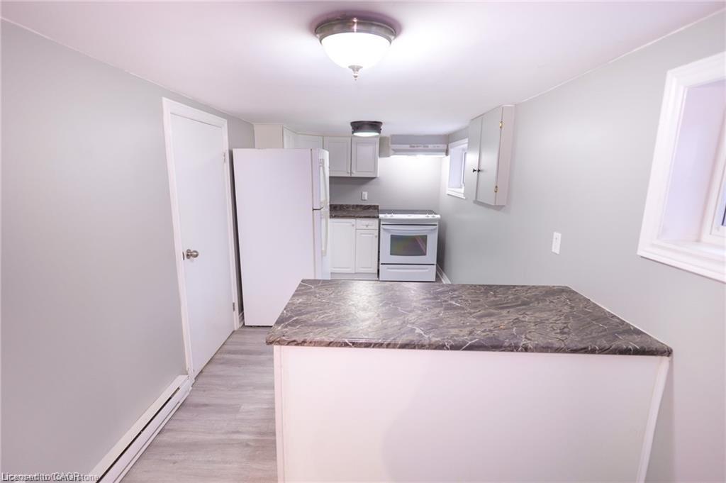 11 Perry Street, St. Catharines, ON - Indoor Photo Showing Kitchen