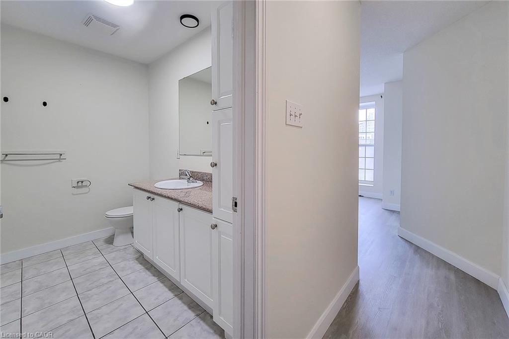 402-135 James Street S, Hamilton, ON - Indoor Photo Showing Bathroom