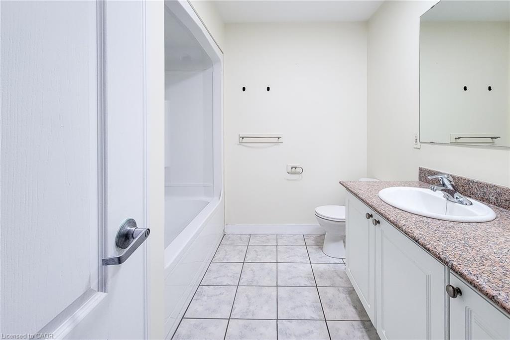 402-135 James Street S, Hamilton, ON - Indoor Photo Showing Bathroom