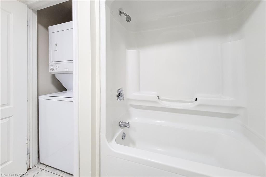 402-135 James Street S, Hamilton, ON - Indoor Photo Showing Laundry Room