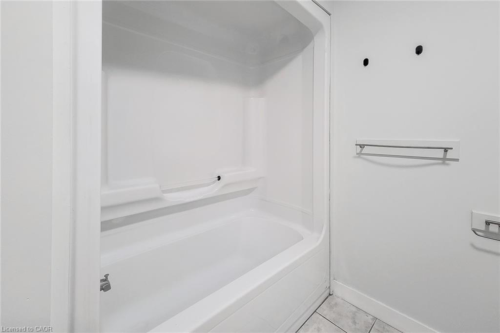 402-135 James Street S, Hamilton, ON - Indoor Photo Showing Bathroom