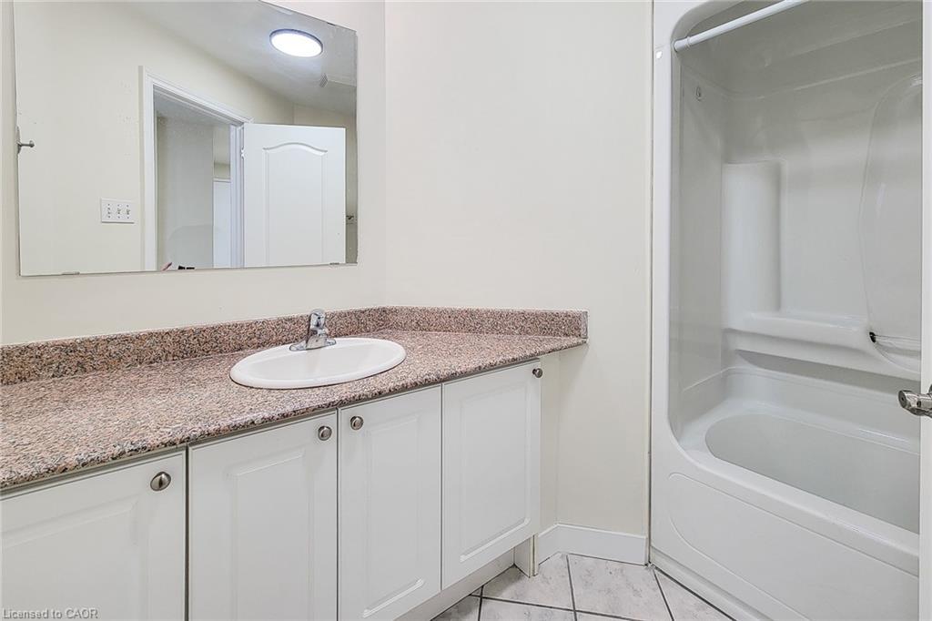 402-135 James Street S, Hamilton, ON - Indoor Photo Showing Bathroom