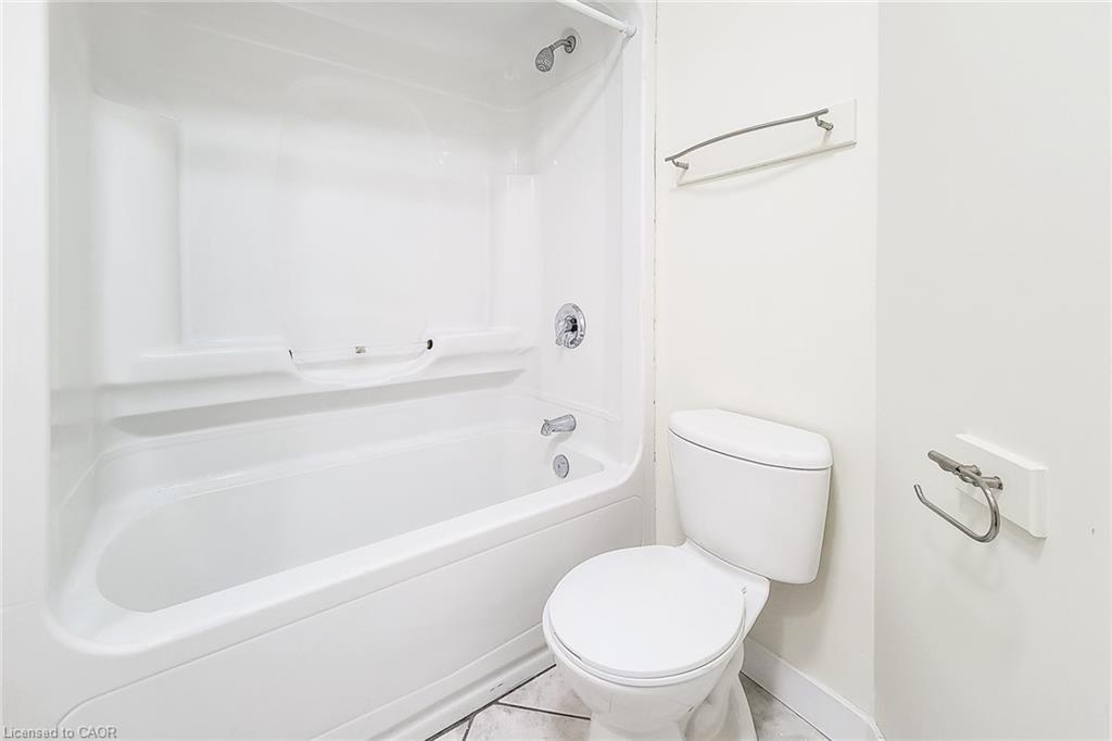 402-135 James Street S, Hamilton, ON - Indoor Photo Showing Bathroom