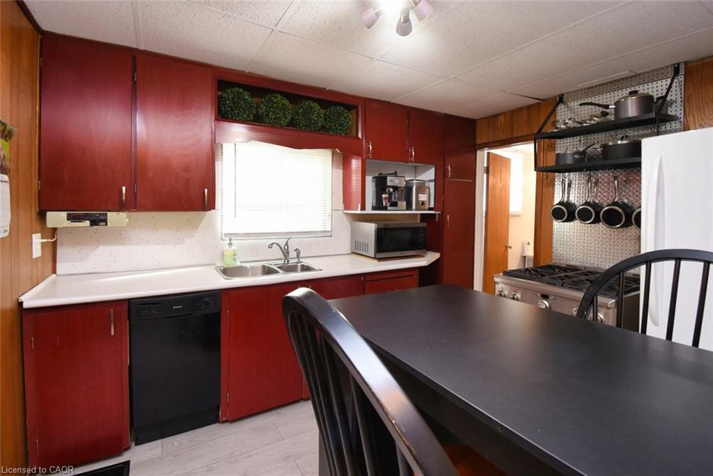 17 Craigroyston Road, Hamilton, ON - Indoor Photo Showing Kitchen With Double Sink