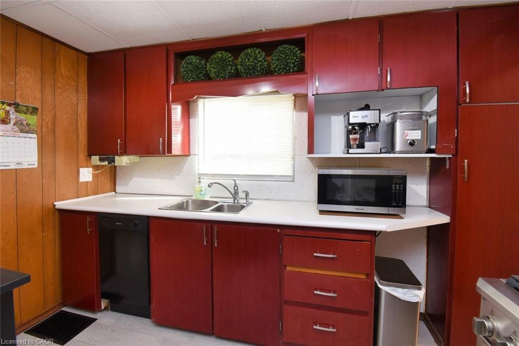 17 Craigroyston Road, Hamilton, ON - Indoor Photo Showing Kitchen With Double Sink