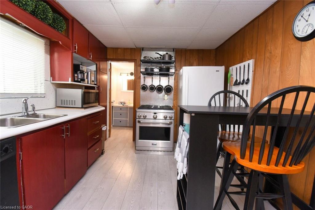 17 Craigroyston Road, Hamilton, ON - Indoor Photo Showing Kitchen With Double Sink