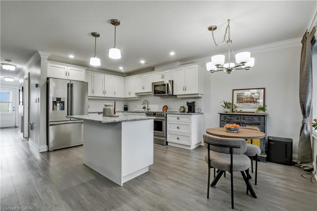 47 Bishop Reding Trail, Hamilton, ON - Indoor Photo Showing Kitchen With Upgraded Kitchen