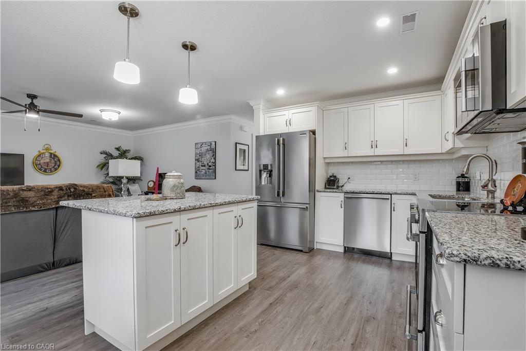 47 Bishop Reding Trail, Hamilton, ON - Indoor Photo Showing Kitchen With Upgraded Kitchen