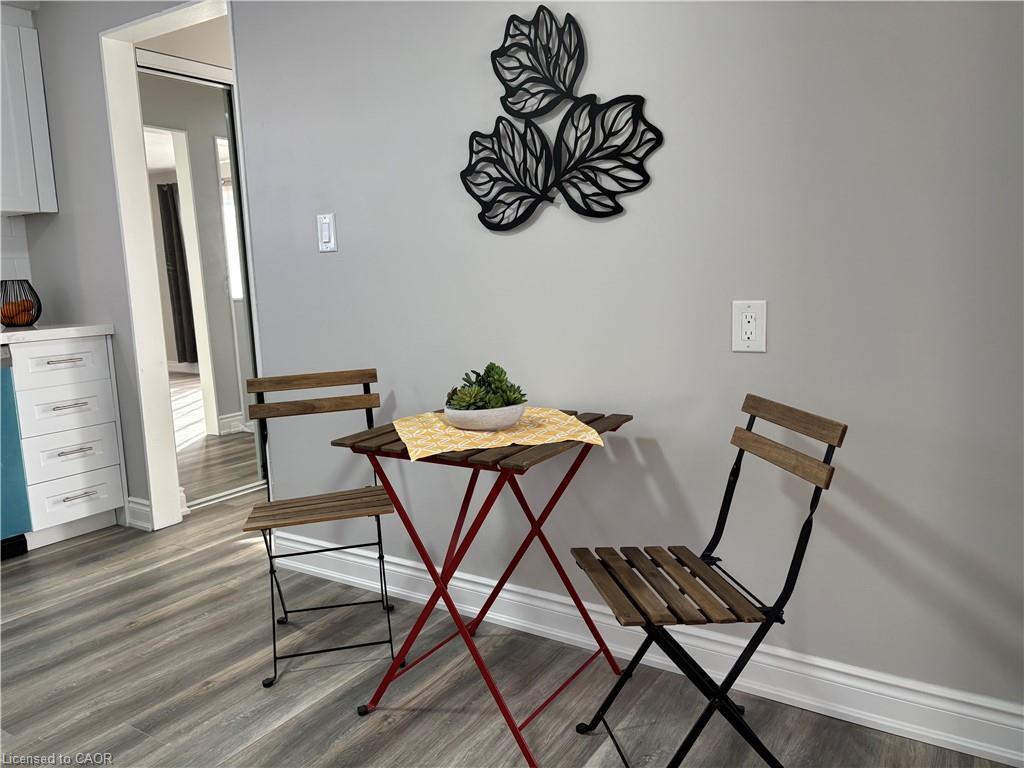 582 Chamberlain Road, Burlington, ON - Indoor Photo Showing Dining Room