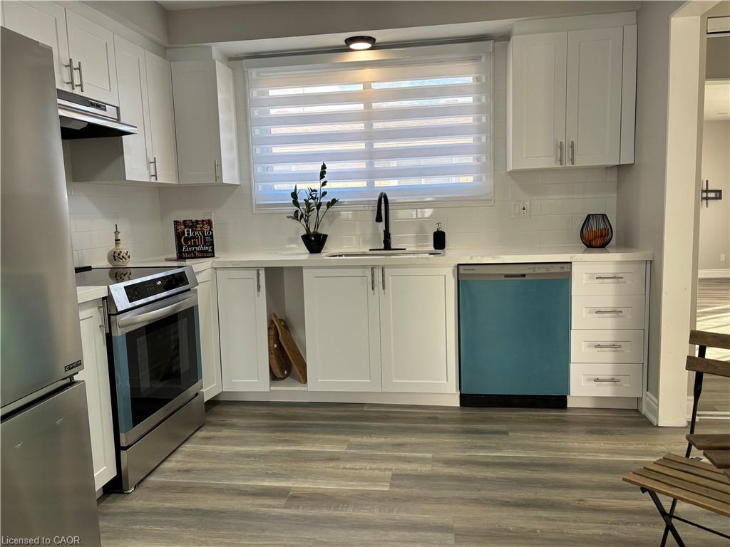 582 Chamberlain Road, Burlington, ON - Indoor Photo Showing Kitchen