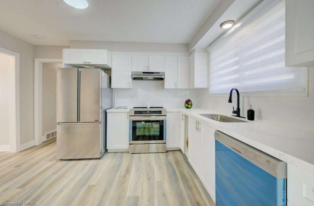 582 Chamberlain Road, Burlington, ON - Indoor Photo Showing Kitchen